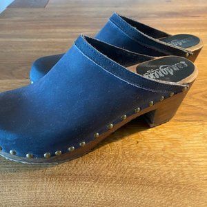 Swedish Handmade Clog. Dark Blue Nubuck Sandgren's Clogs, Size 39.